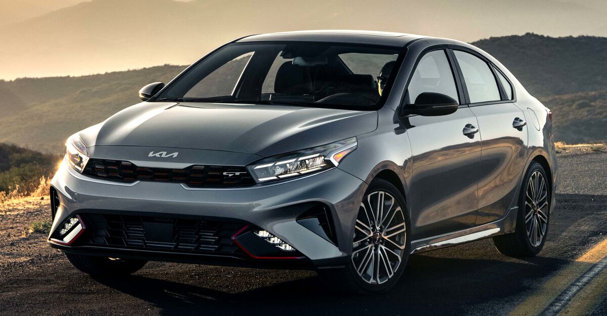 این خودرو لوکس 2 میلیارد و 700 میلیون شد | قیمت جدید خودروهای وارداتی