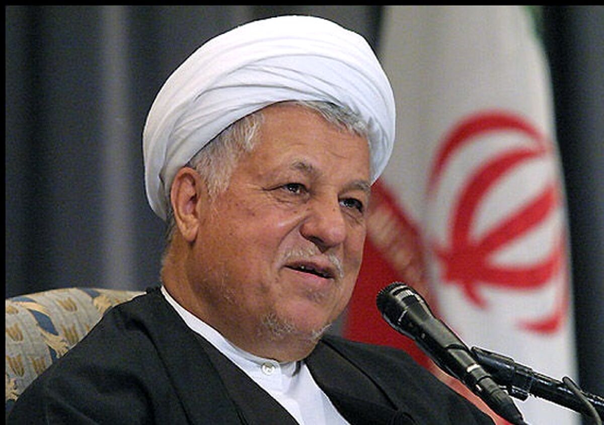 عکس دیده نشده از بوسه هاشمی رفسنجنی بر پیشانی رهبر انقلاب