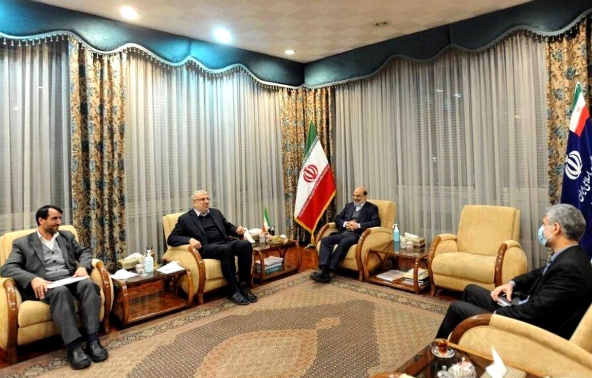 آقای وزیر باکت و شلوار و دمپایی!