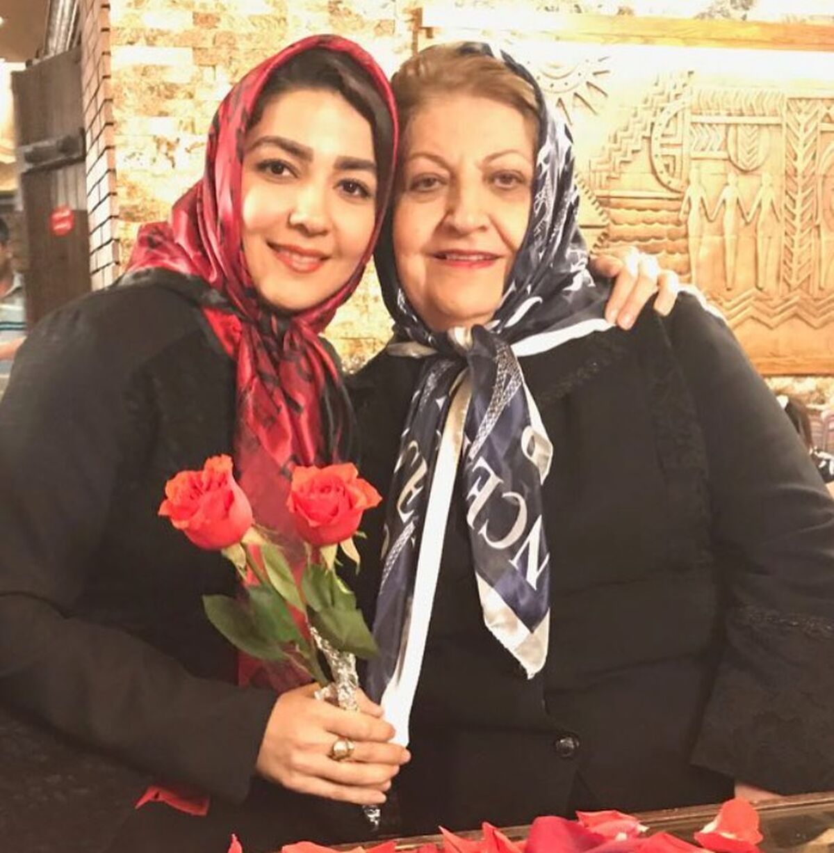 سارا صوفیانی : دردونه مامان و باباش 