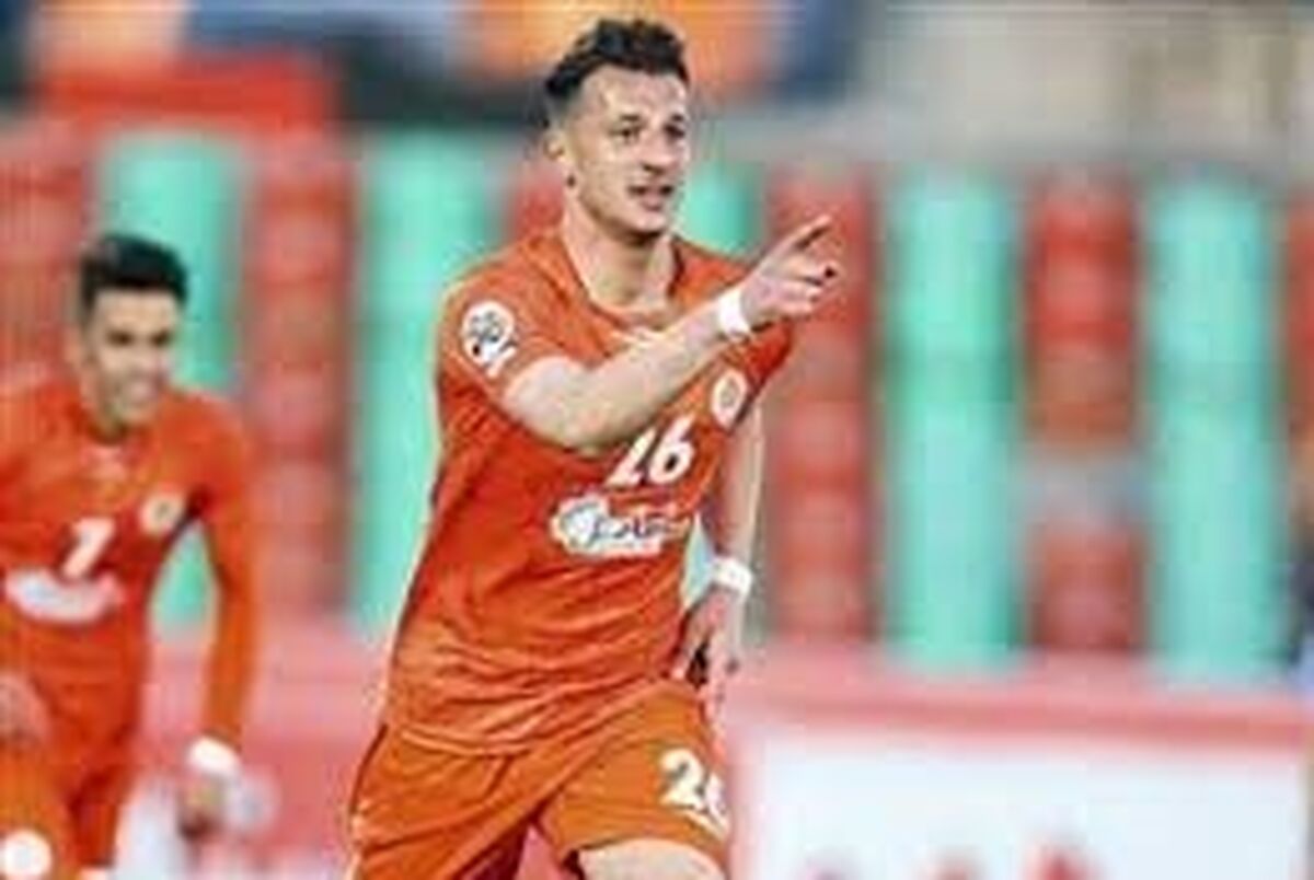 مهاجم گل نزن پرسپولیس به استقلال پیوست!