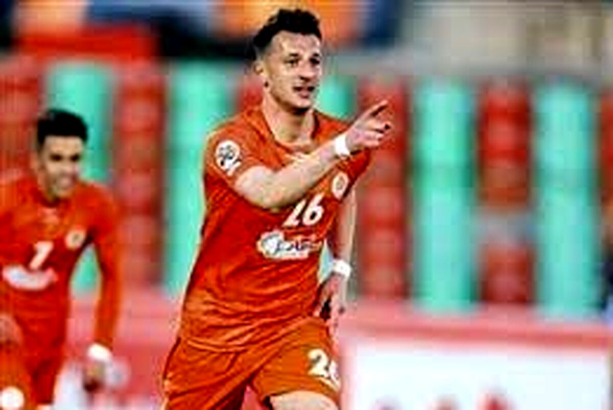 مهاجم گل نزن پرسپولیس به استقلال پیوست!