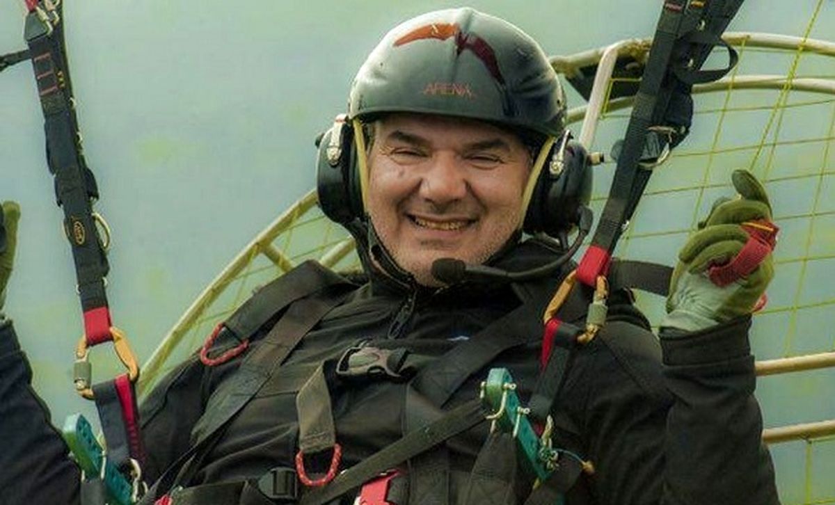 پاراگلایدر سوار معروفی که از ازدواج دختر و دامادش در آسمان گفت !