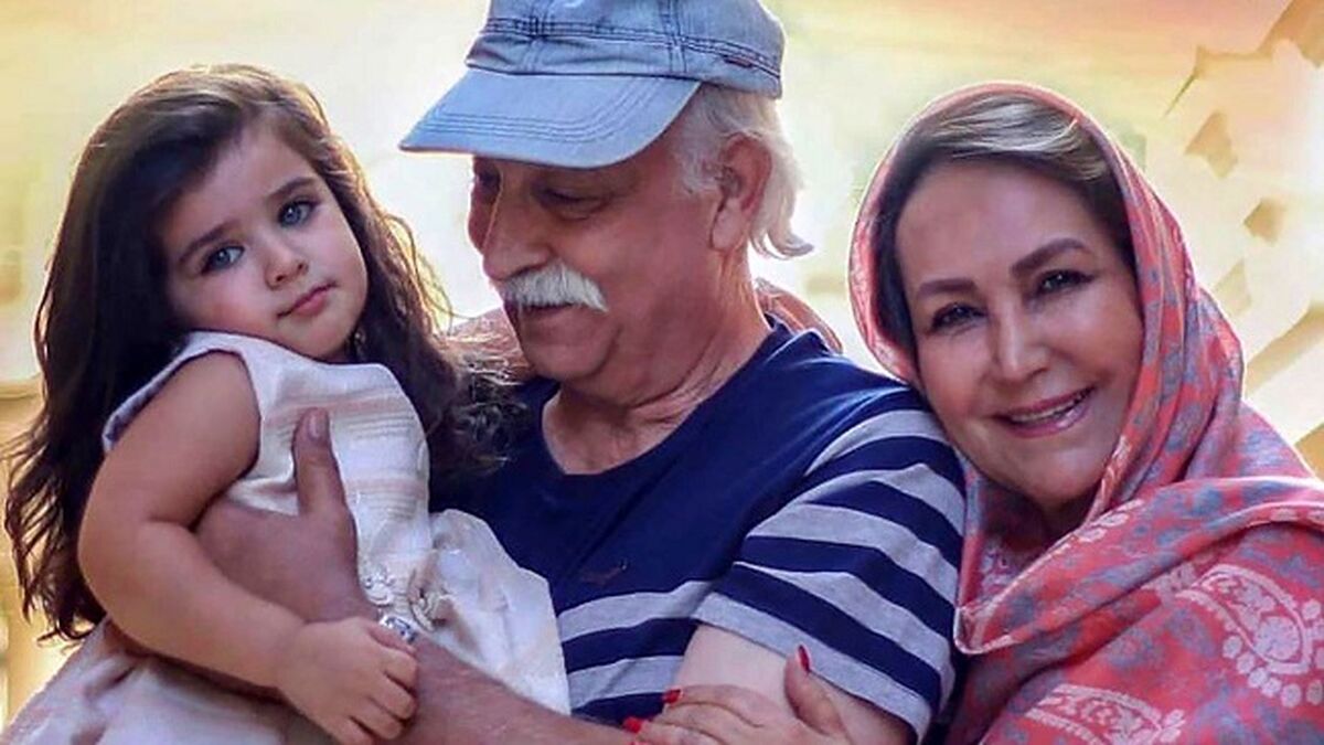 مهوش صبر کن  و محمود پاک نیت در کنار نوه شان هانا