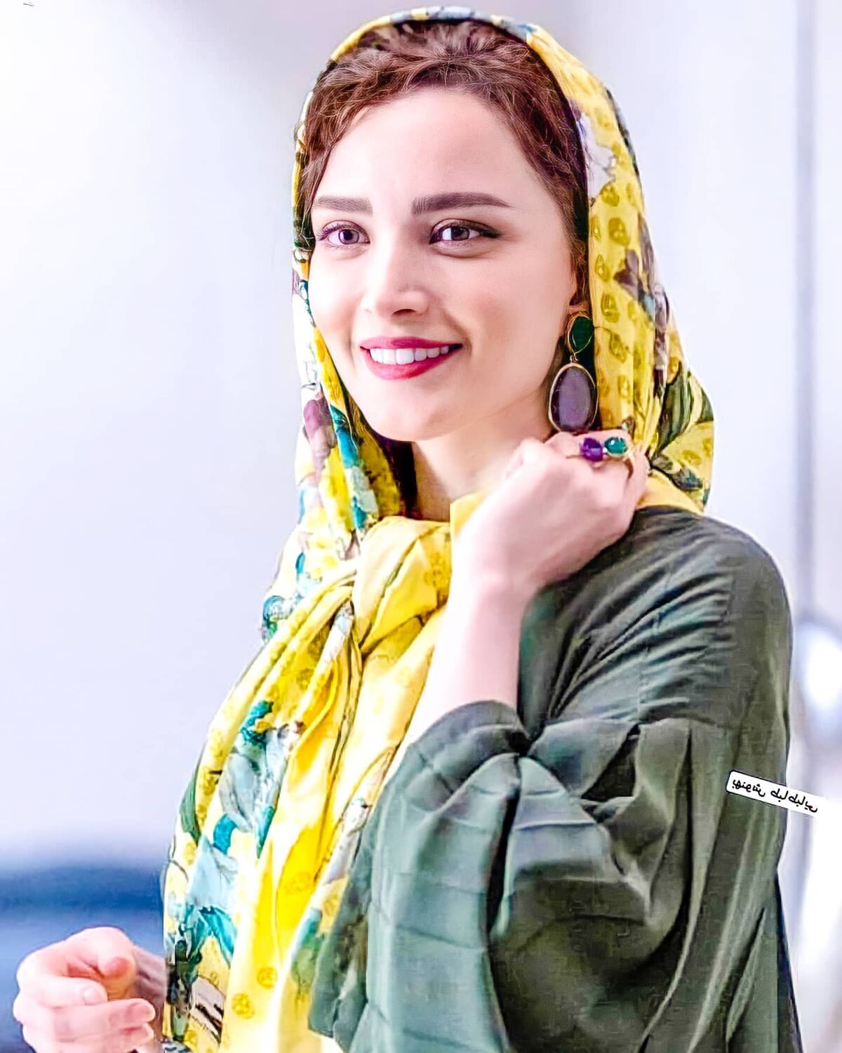   سلفی آینه ای بهنوش طباطبایی 