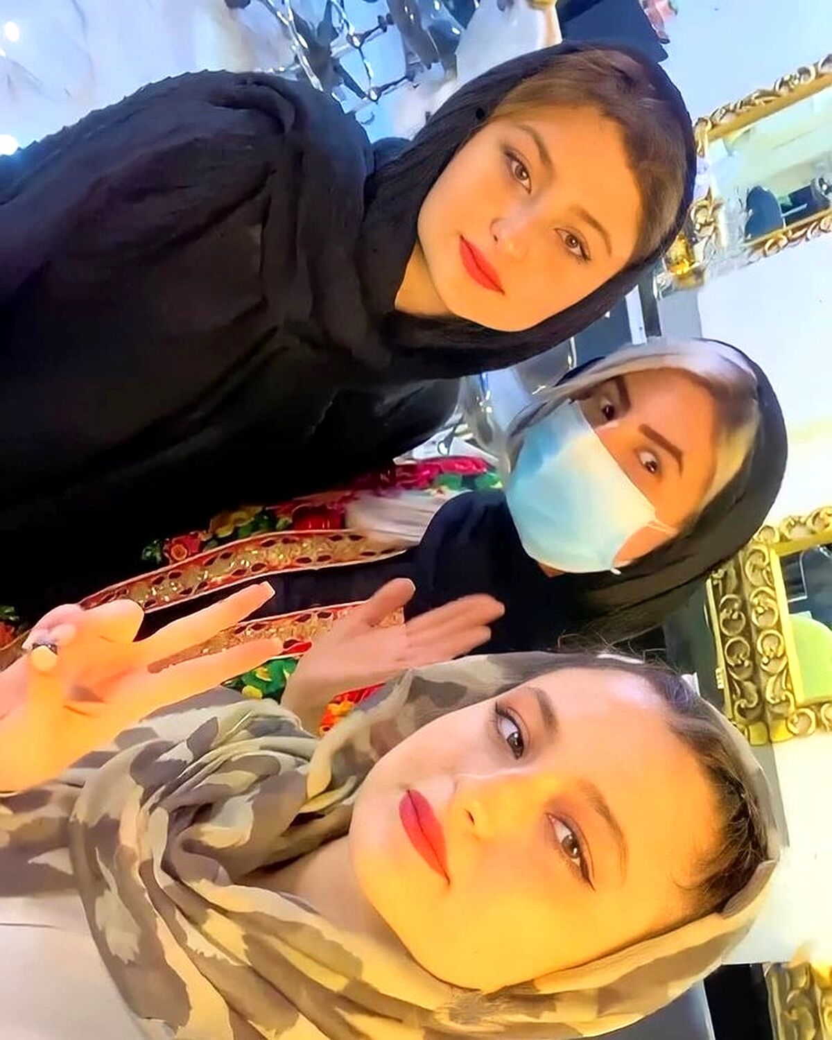   سارا و نیکا بعد از بازگشت از سوئد 