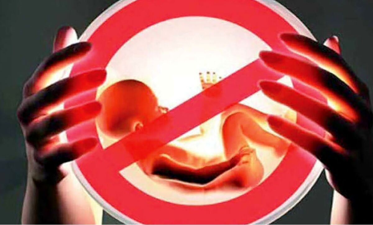 مدیرعامل دستم را گرفت و به اتاق برد ! / خانم منشی به پلیس مشهد چه گفت؟