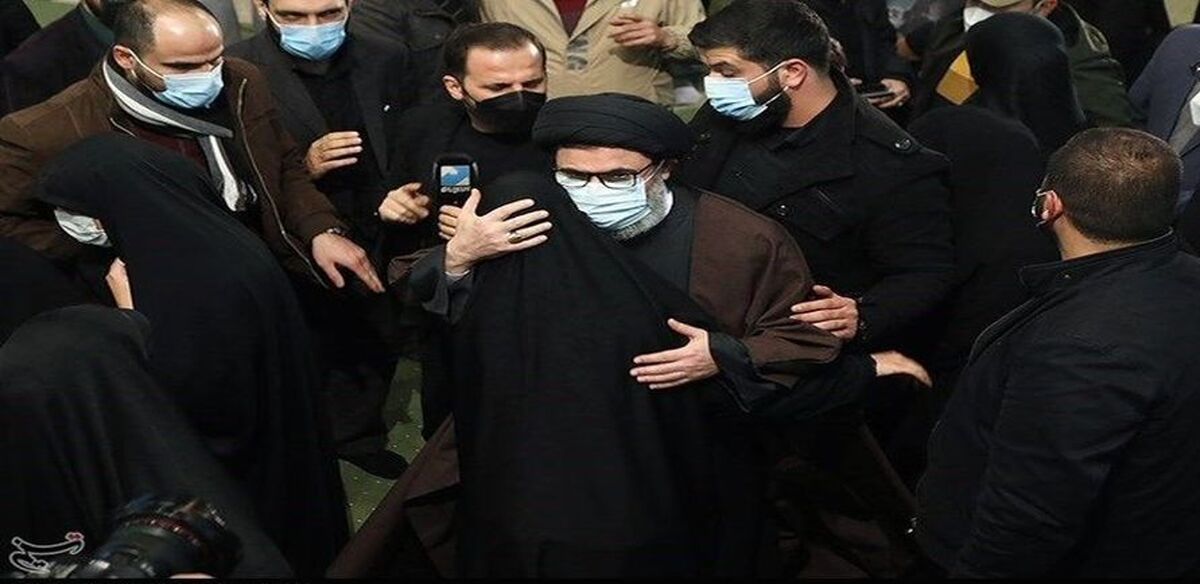 گریه های زینب سلیمانی در آغوش پدر همسرش 