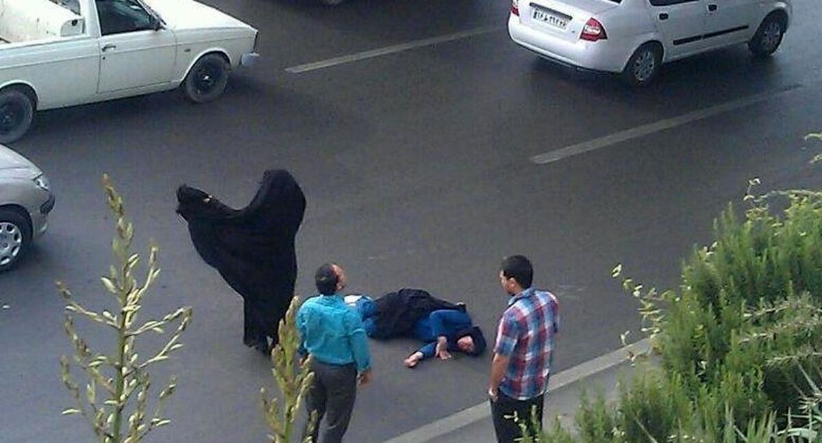 فیلم وحشتناک خودکشی دختر لرستانی / لحظه پرتاب دختر از پل وسط شهر
