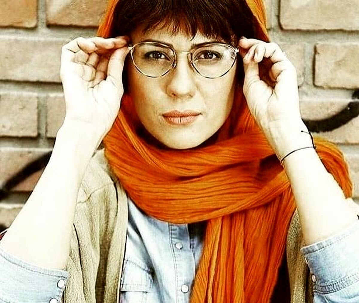 سلفی آینه ای سارا بهرامی با قیافه خیلی معمولی 
