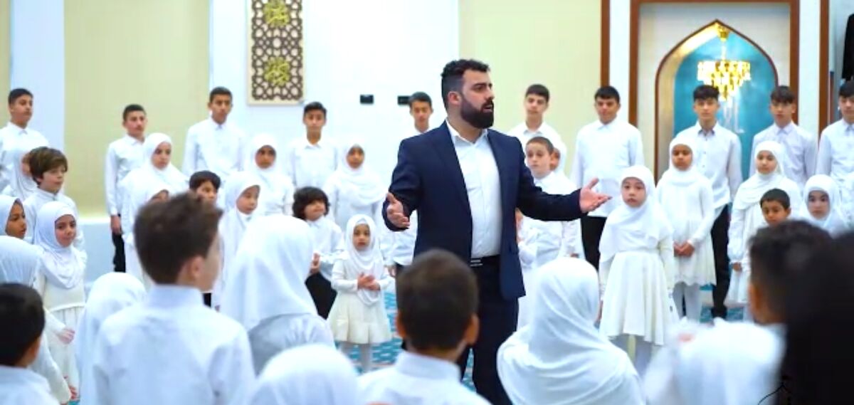 مرزهای فرانسه‌ سلام فرمانده زیر حمله سلام فرمانده قرار گرفت | اجرای سلام فرمانده به زبان فرانسوی + فیلم