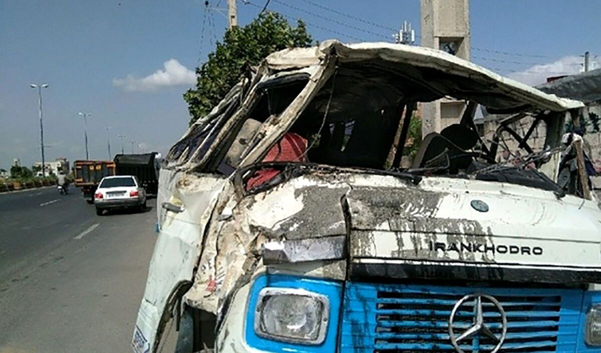 تصادف هولناک مینی بوس با پراید+ عکس دلخراش