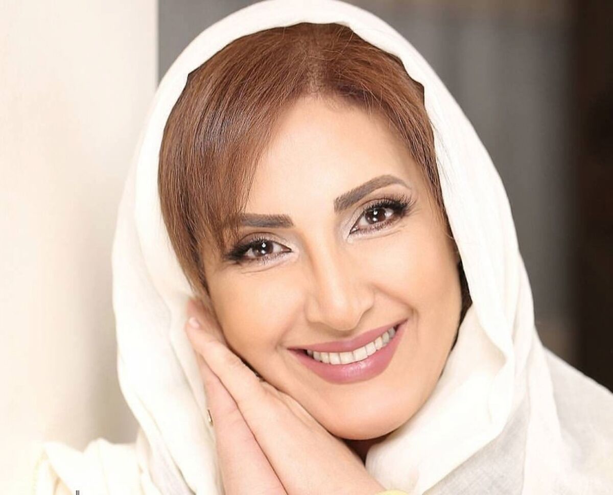 شیک ترین لباس فاطمه گودرزی وقتی در کنار پسرش ایستاده است