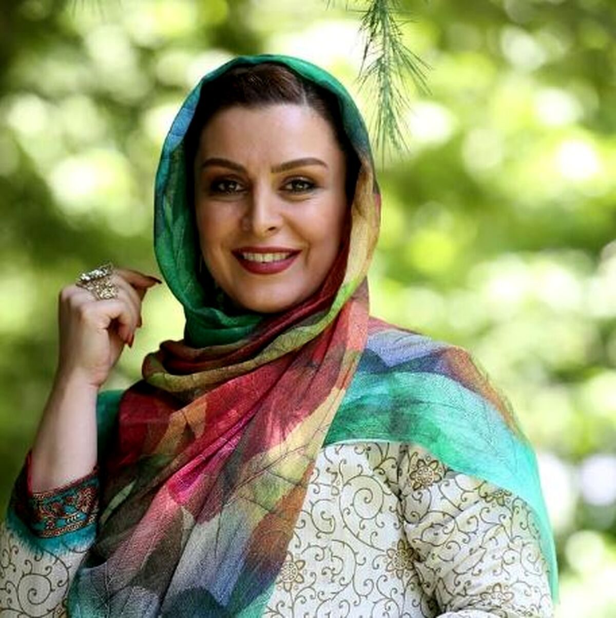 ماهچهره خلیلی بازیگر چشم رنگی زیبای ایران زنده است!