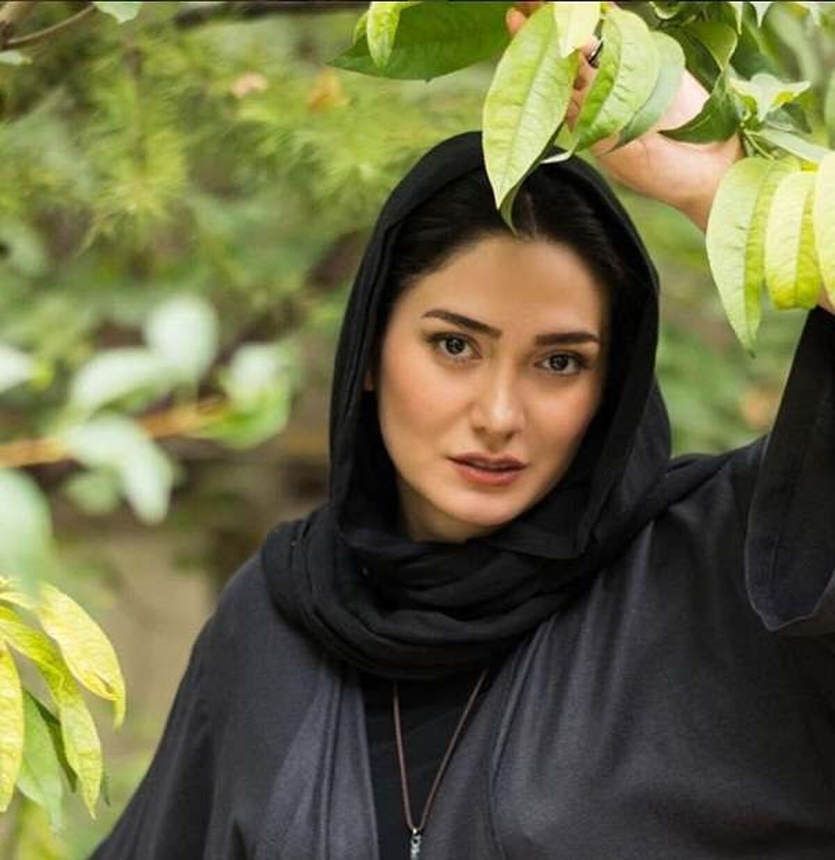 بازیگر سریال افرا خودنمایی می کند / مینا وحید کیست ؟