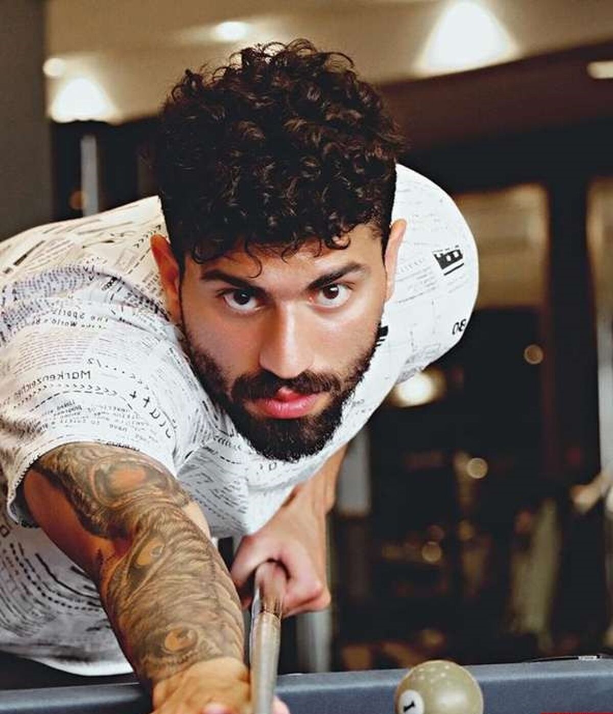 تماس جنجالی محمد دانشگر مدافع استقلال با سرمربی پرسپولیس 
