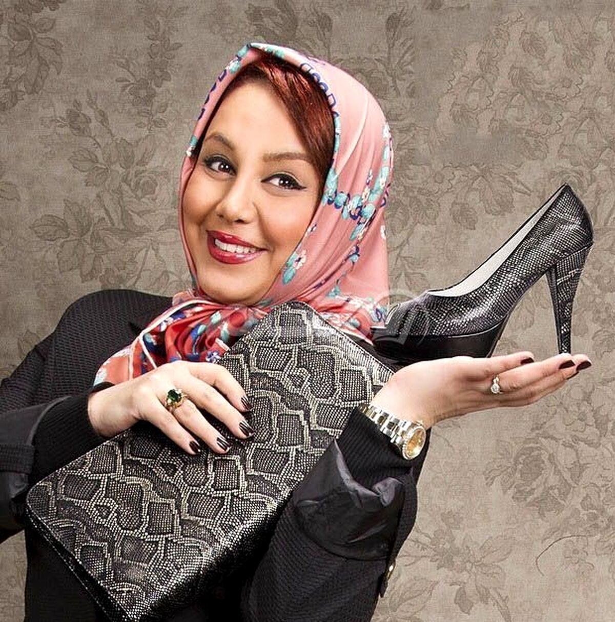 بچه پررو شدن بهنوش بختیاری در لایو اینستاگرامی مقابل فن های ناجورش! | 
فیلم جواب دندان شکن بهنوش بختیاری به حرف زشت