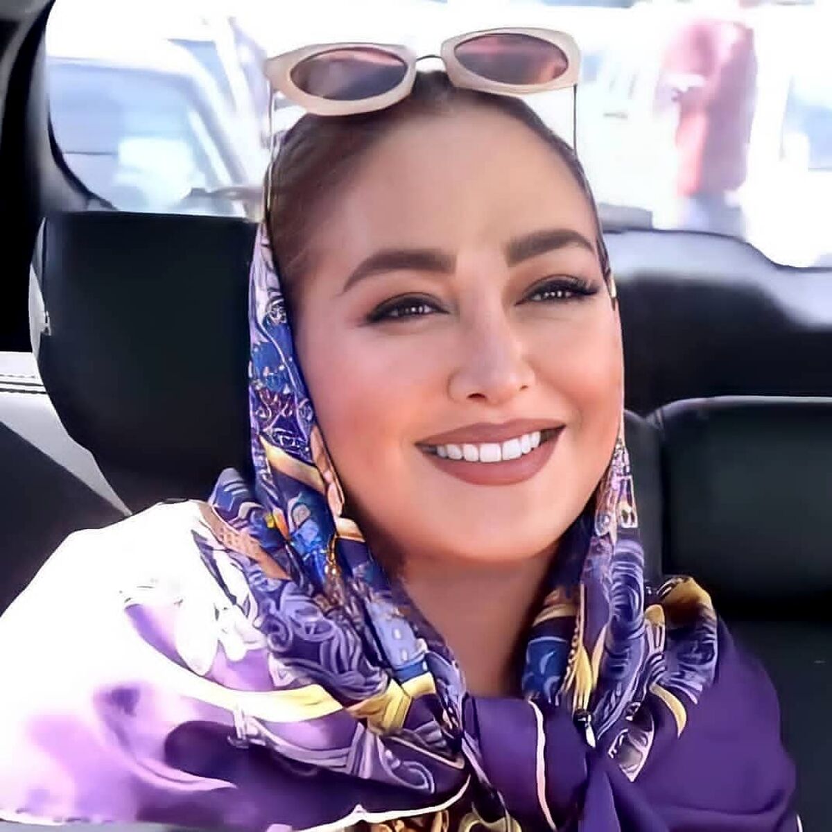خوشگذرانی نوروزی الهام حمیدی با همسرش| لباس و عینک گران قیمت الهام حمیدی