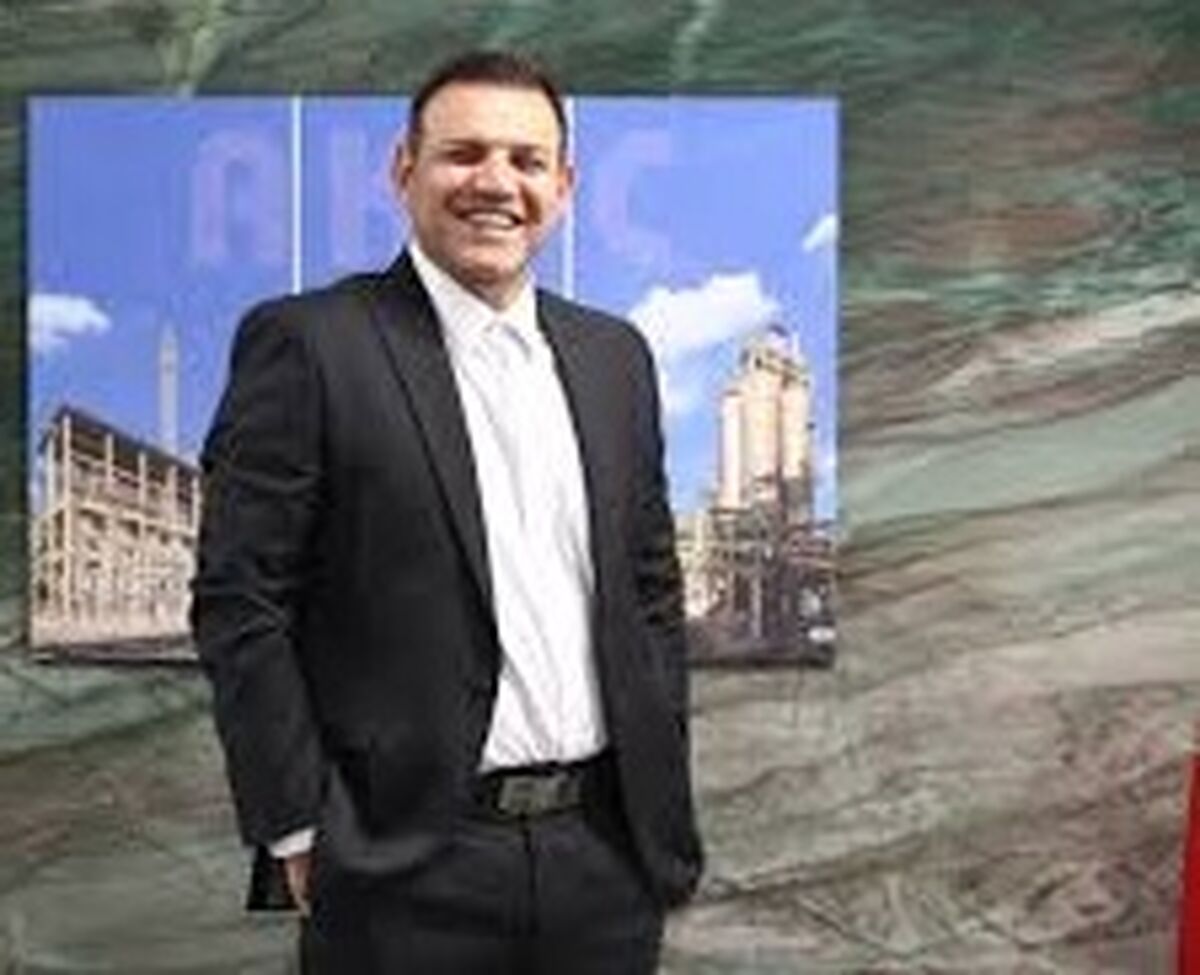 شهاب الدین عزیزی خادم رئیس فدراسیون فوتبال شد/ شهاب الدین عزیزی خادم کیست؟