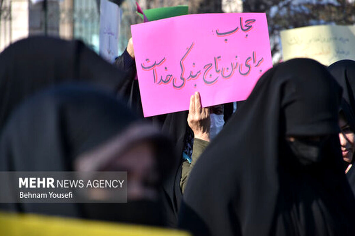 کتک کاری شدید چند زن در اتوبوس به دلیل حجاب! | هیچ مسافری از ما حمایت نکرد
