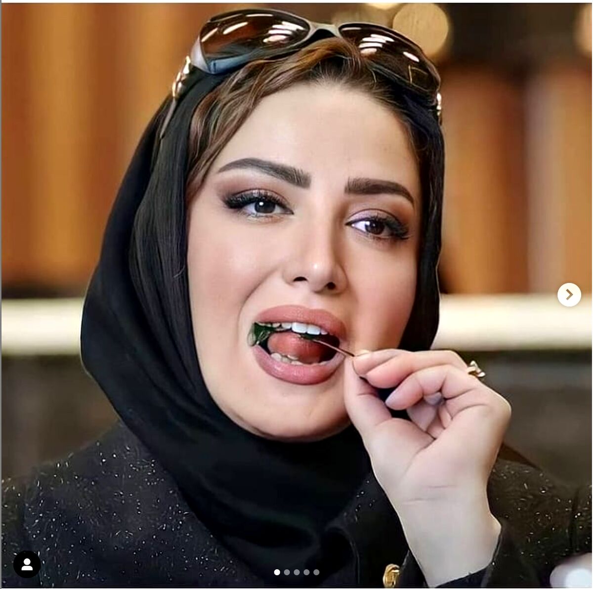 رژ زدن به سبک شیلا خداداد برای دخترش ساتین