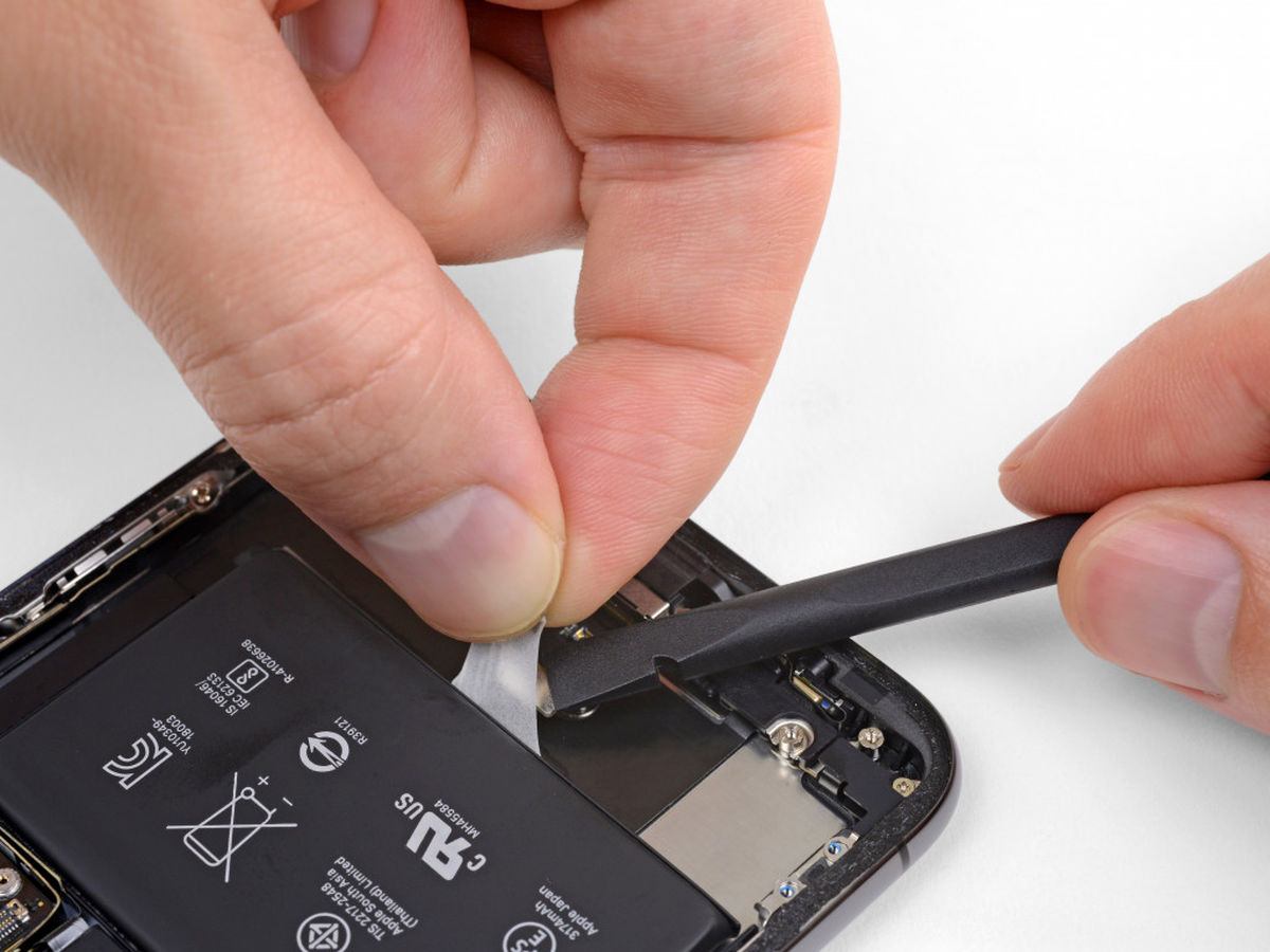 آشنایی با مراحل تعویض باتری آیفون 6s و آیفون ایکس اس مکس