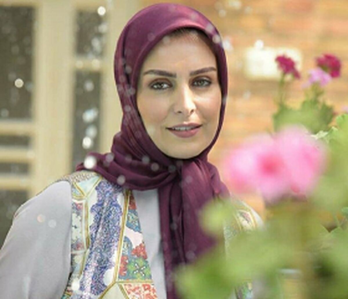 جشن تولد غم انگیز ماهچهره خلیلی در قبرستان  ! + عکس دیده نشده 