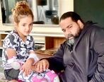 سلفی جدید در مسافرت تابستانه رضا صادقی در کنار تیارا و ویانا