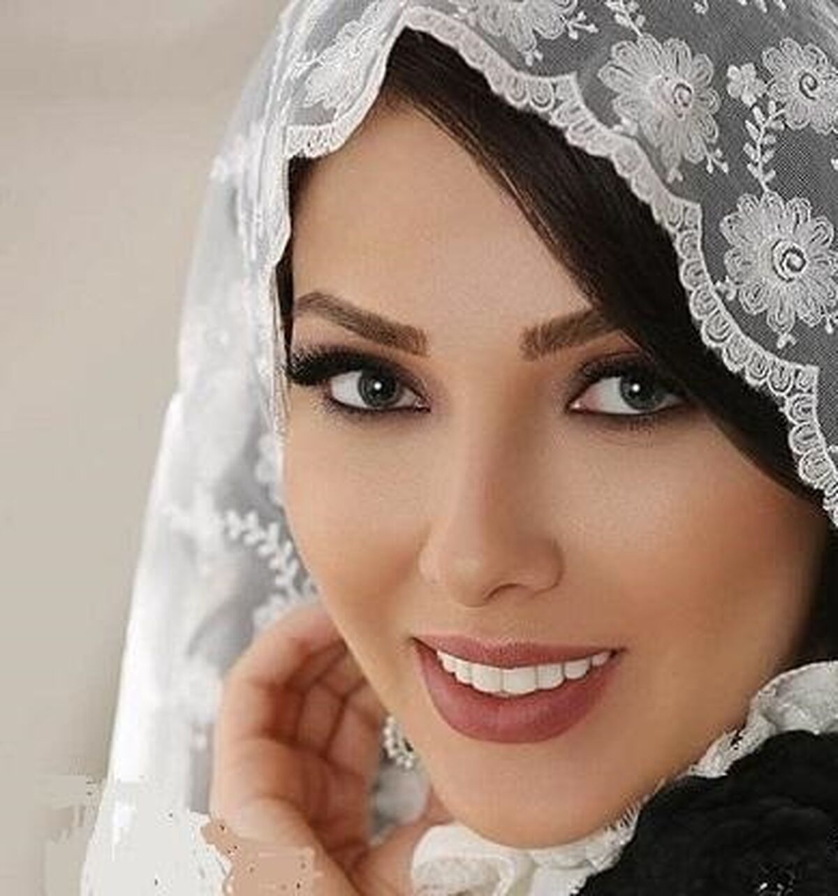 لیلا اوتادی با لباس غیر متعارف و  آزاد به خندوانه رفت!| ببینید