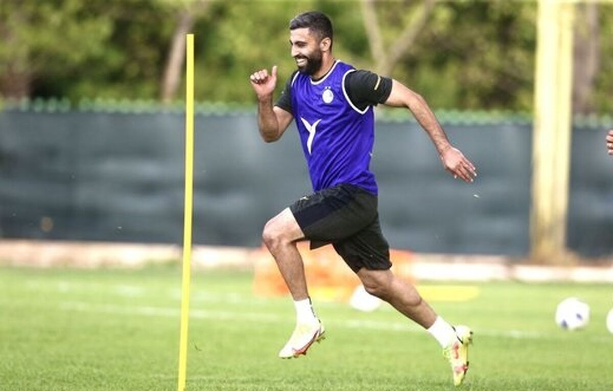 بمب استقلال در حال پیوستن به پرسپولیس