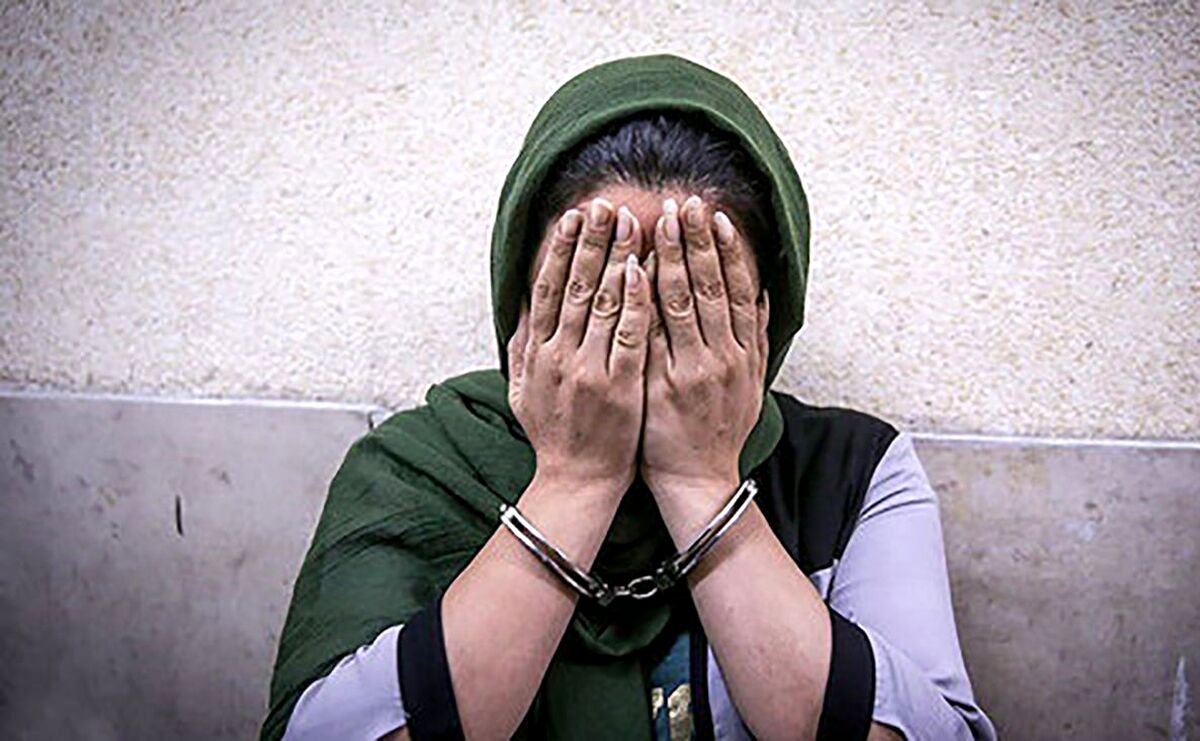 تصاویر لحظه سرقت دو دختر از مغازه ساعت فروشی در تبریز+ویدئو