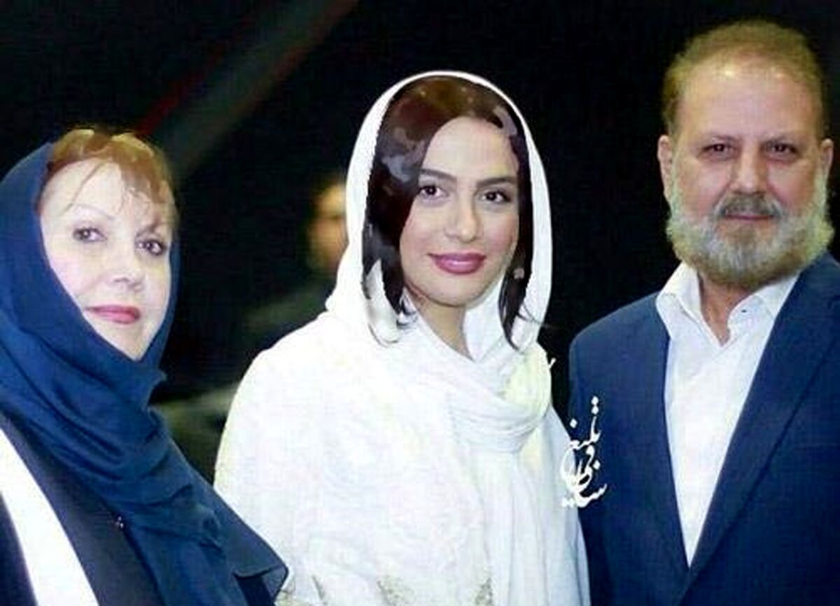 عکس تلخ از تشییع مادر مونا فرجاد و مارال فرجاد