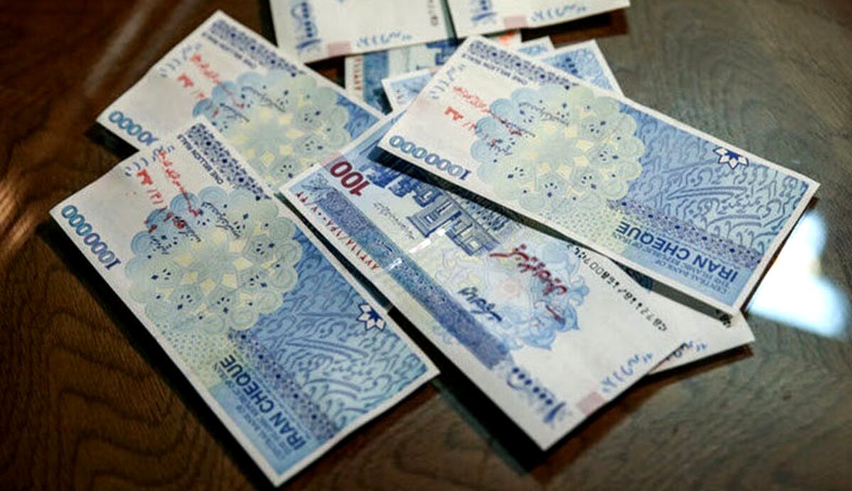 مبلغ عیدی کارمندان و بازنشستگان تعیین شد+ جزئیات طرح عیدانه برای سال جدید