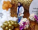 نیوشا ضیغمی در کنار مجسمه مهران مدیری + عکس جنجالی