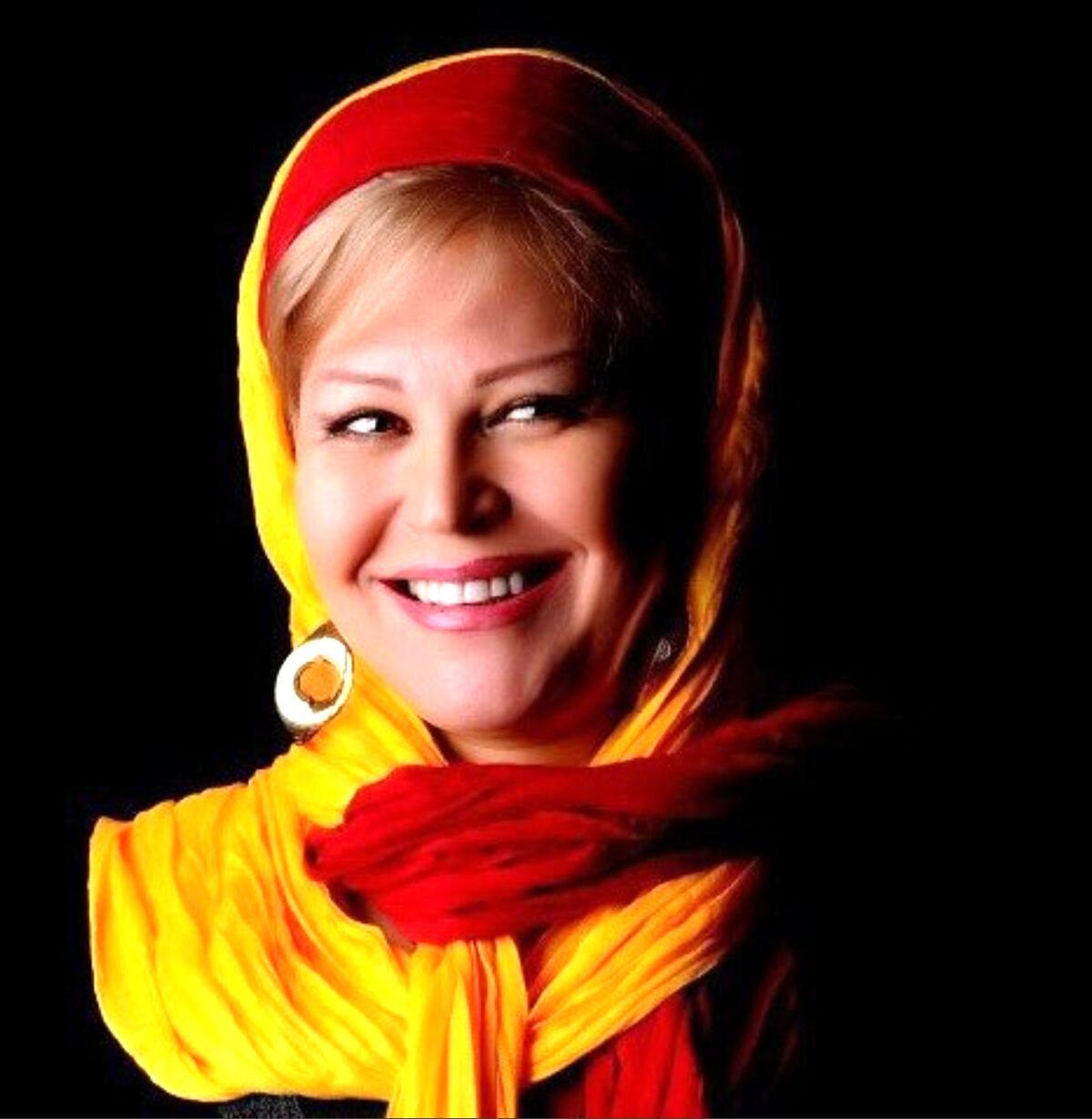 تغییر چهره شوکه کننده اکرم محمدی در جشن حافظ به همراه دخترش| جوان شدن تزریقی اکرم محمدی