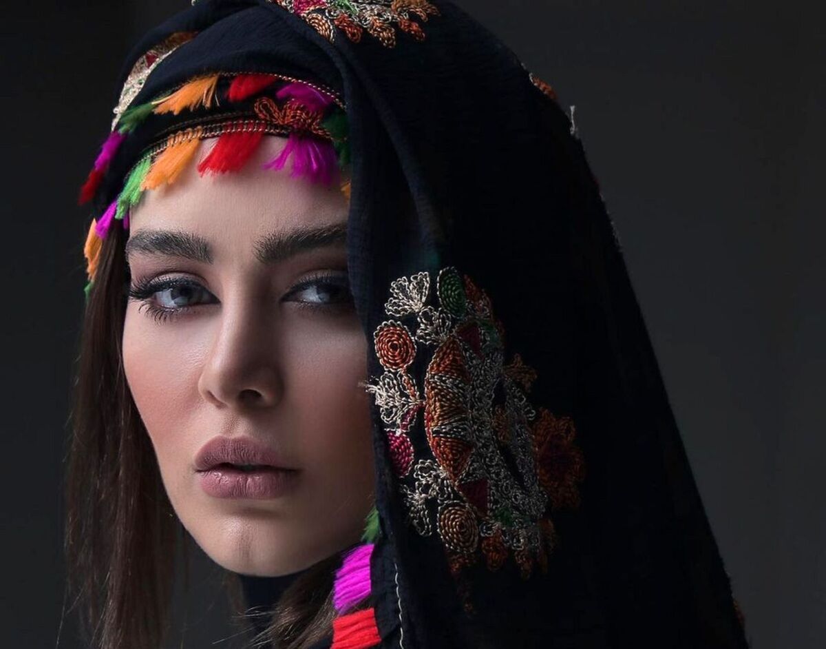برف بازی سحر قریشی تو جمع دوستای مدلینگ | ببینید استایل خاص سحر قریشی با کلاه