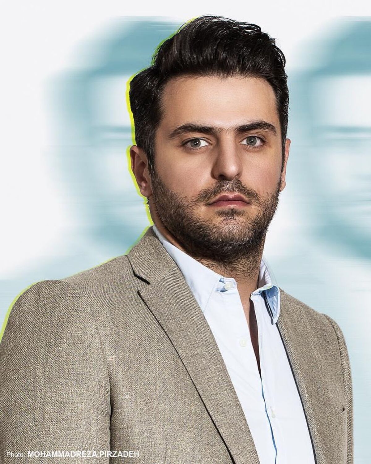 علی ضیا با خواهر چشم رنگی اش در حاشیه برنامه نوروزی
